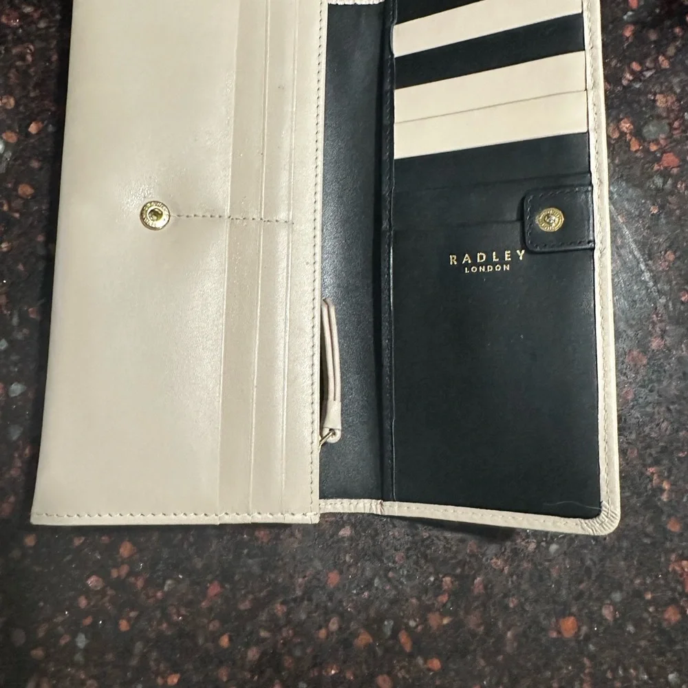 Wallet - Picture 3 of 6